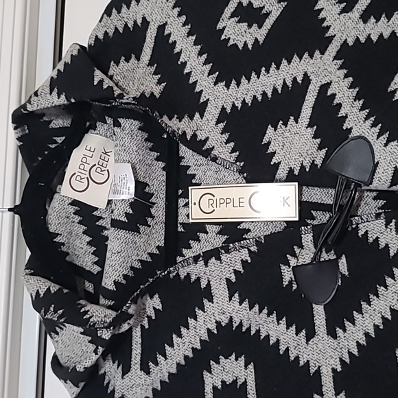 Cross Creek Southwestern Print Hooded Fringed Cape OS - Picture 2 of 9